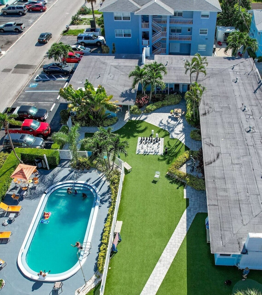 St Pete Beach Suites - photo 35