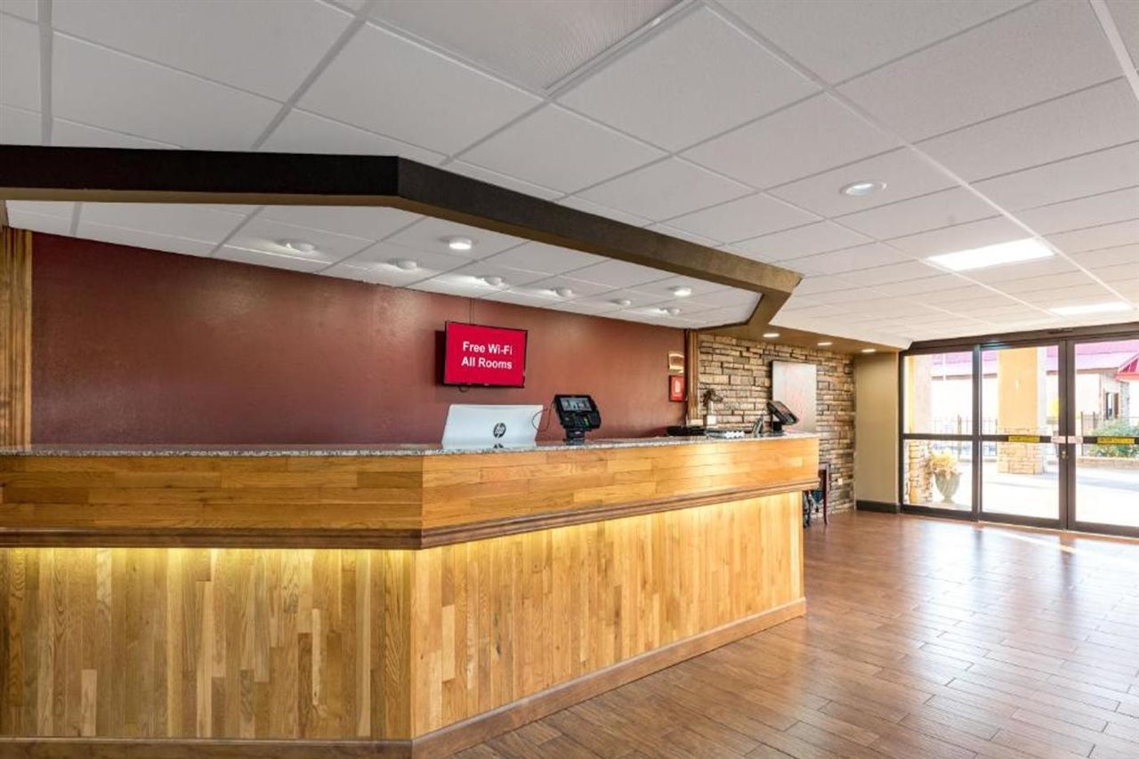 Red Roof Inn & Suites Pigeon Forge Parkway - photo 10