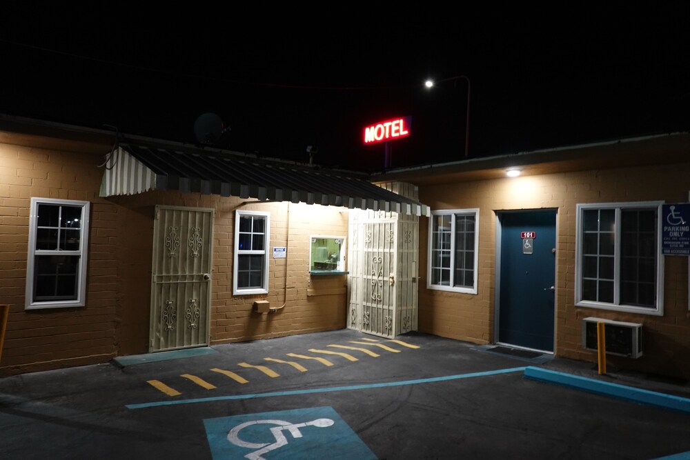 24 Hours Motel - photo 14