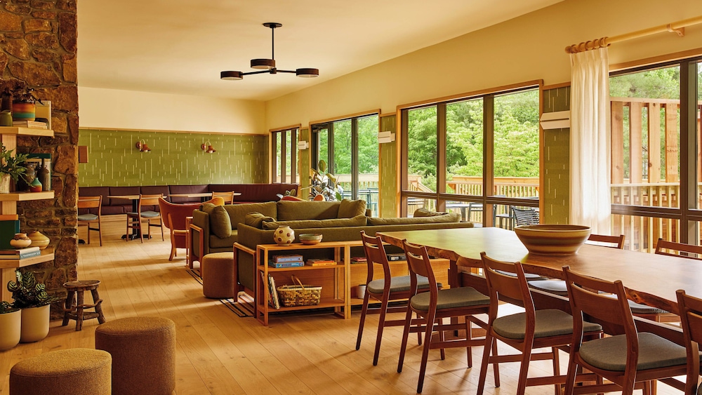 Highlands Inn Lodge - photo 2