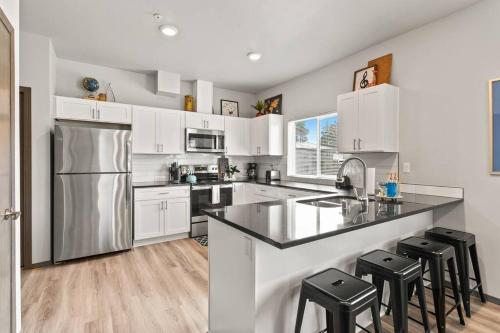 New 2 Bed 2 Bath Near Perry District and DT — 4-Star Luxury Hotel in Spokane, United States