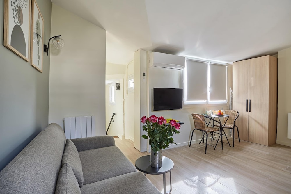 Charming Studio Paris Center Bourse - carbon neutral hotel in Paris