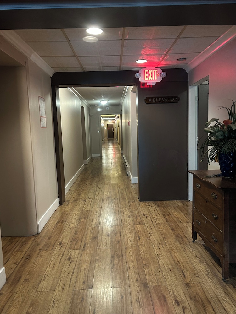 Harbourside Inn in Vancouver, Canada