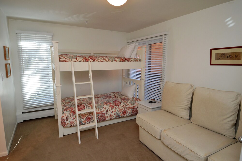 Old Hundred by Frias Properties - photo 3