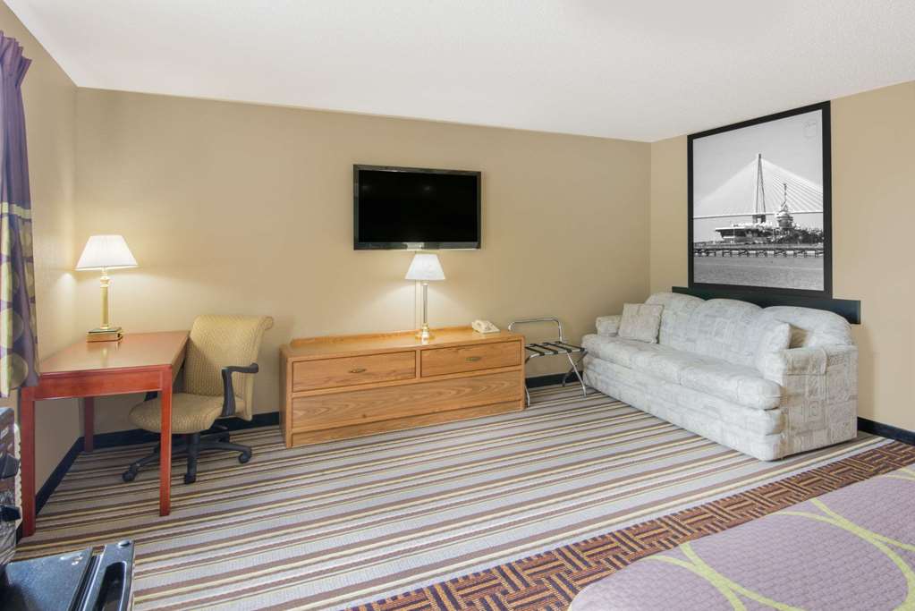 Super 8 by Wyndham Knoxville - photo 13