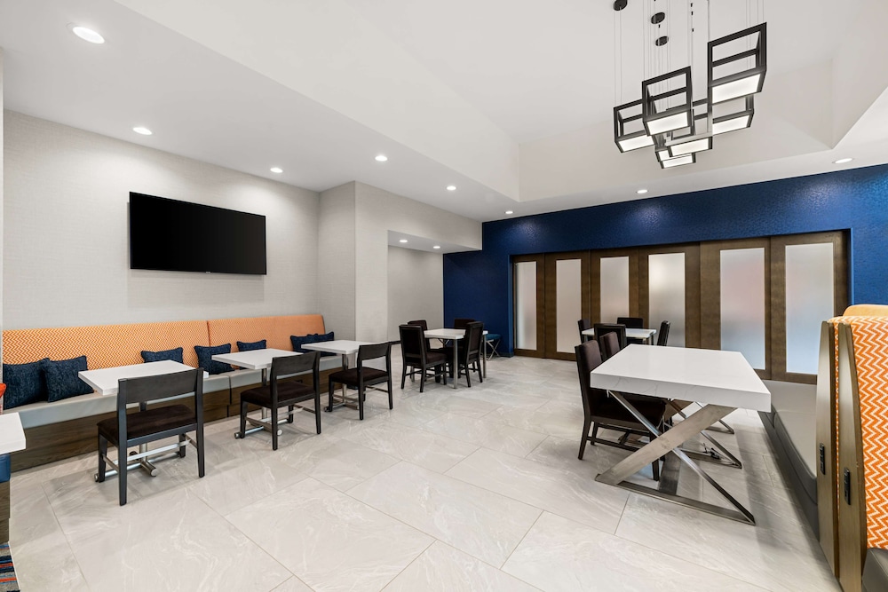 Hampton Inn and Suites Bessemer Birmingham - photo 30