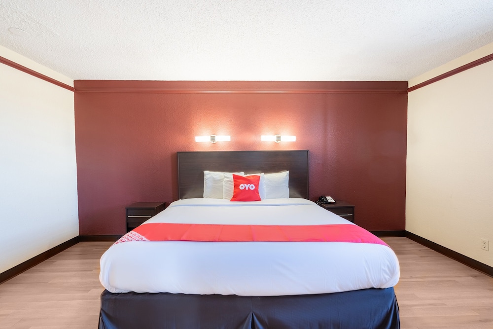OYO Hotel Tulsa N Sheridan Rd & Airport - photo 17