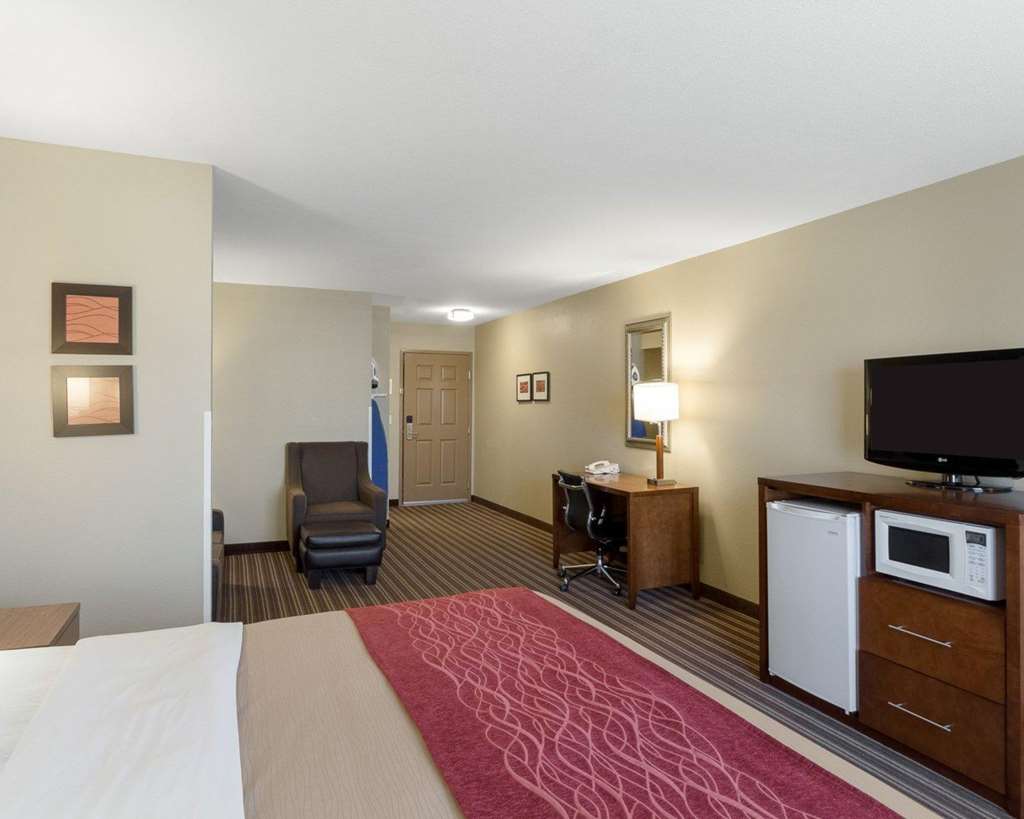 Comfort Inn & Suites Fayetteville University Area - photo 13
