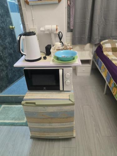 103 Olan Place Apartment with fan and near SkyTrain and free Wi Fi