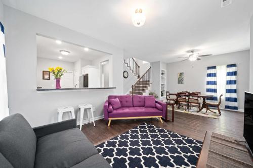 Minutes from Downtown The Comfy Navy Nestler - photo 9