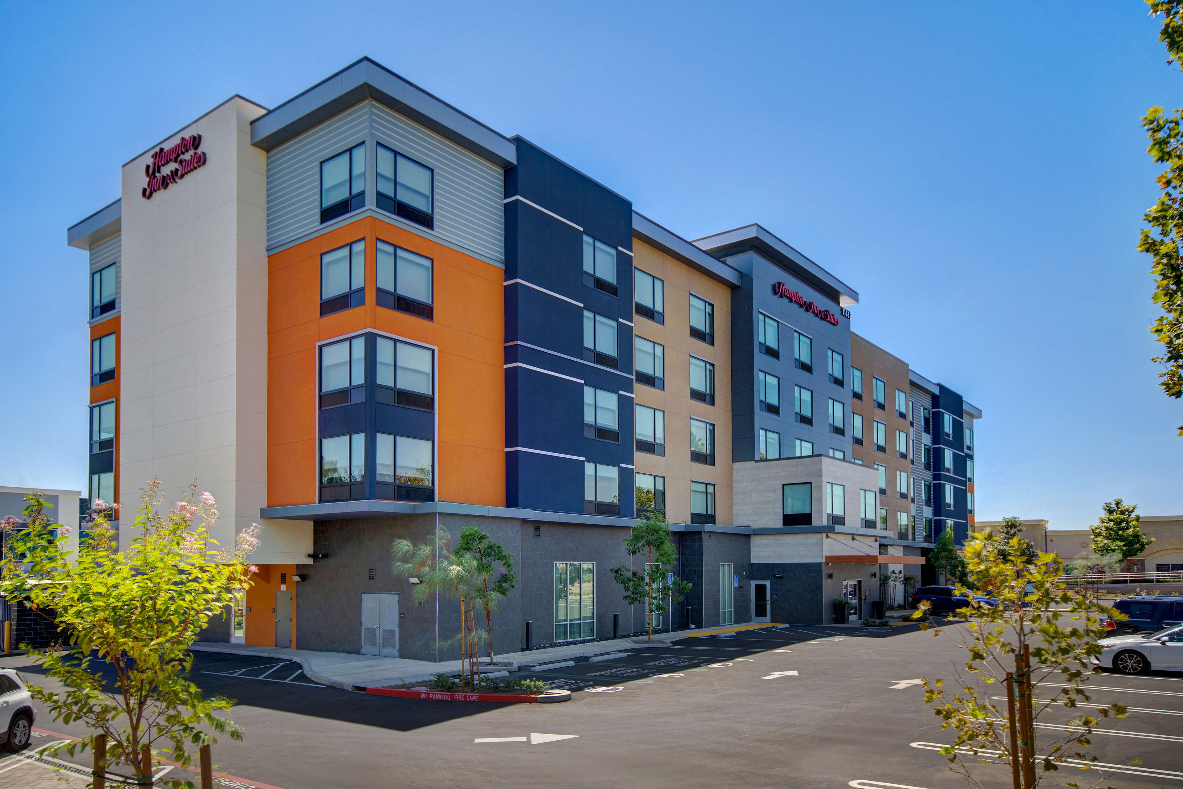Hampton Inn & Suites Ontario Rancho Cucamonga - photo 3