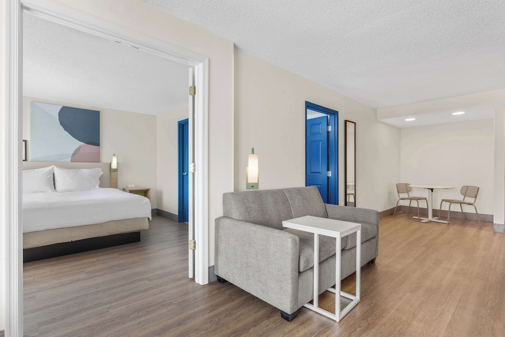 Spark by Hilton Winchester - photo 15