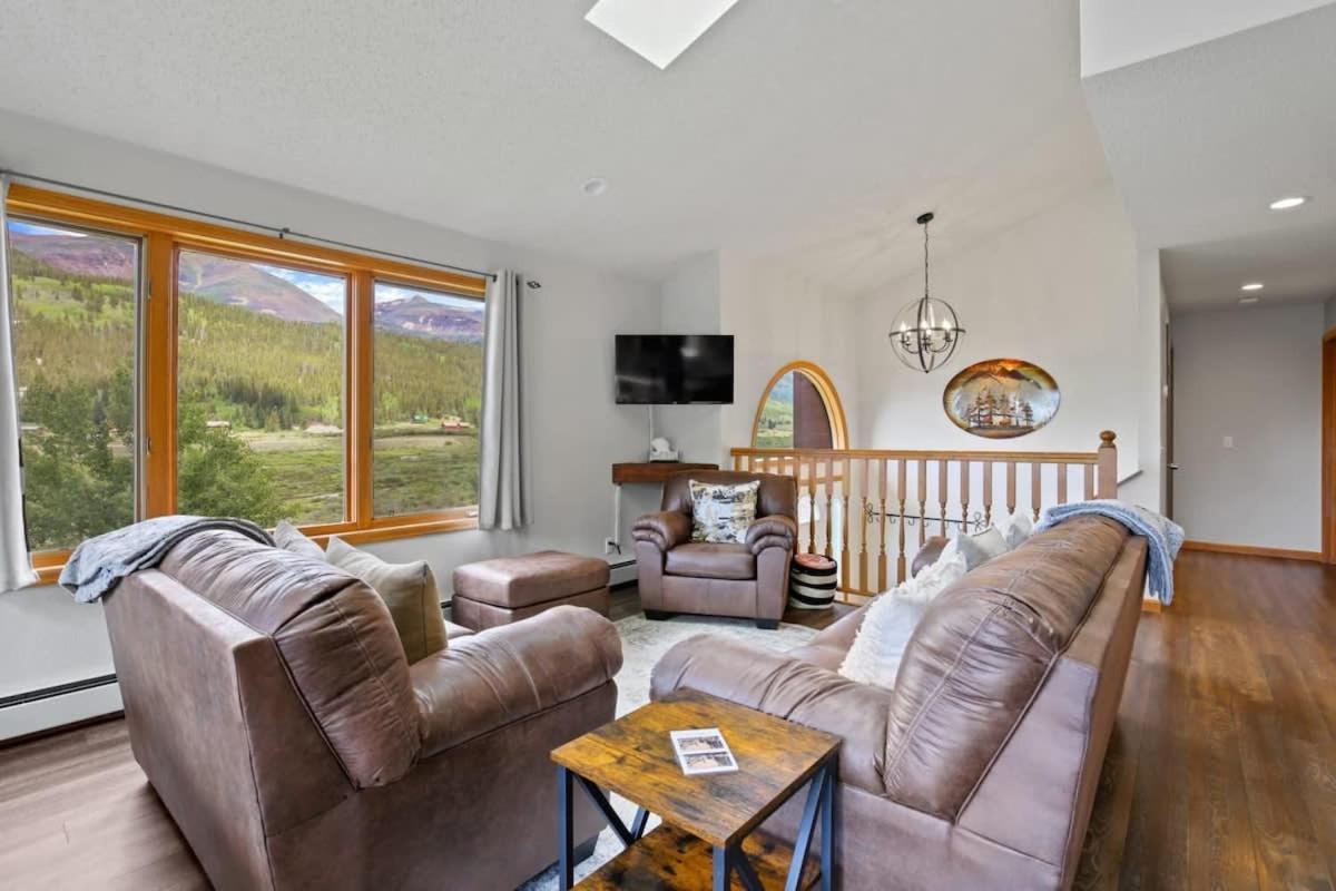Gorgeous 4BR Home with an Amazing Mountain Setting — 4-Star Luxury Hotel in Alma, United States