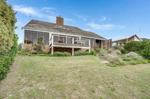 The Glass House 103 Bristow Smith Ave Goolwa South BYO Linen — 4-Star Luxury Hotel in Goolwa, Australia