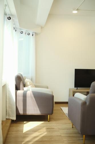 3BR in China Town Rare to find 2 mins from MRT train