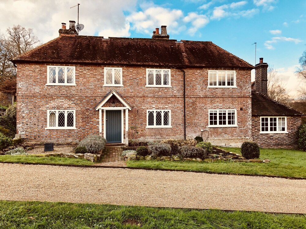 The Dorset Arms Pub & Cottage Rooms — 4-Star Luxury Hotel in Groombridge, United Kingdom