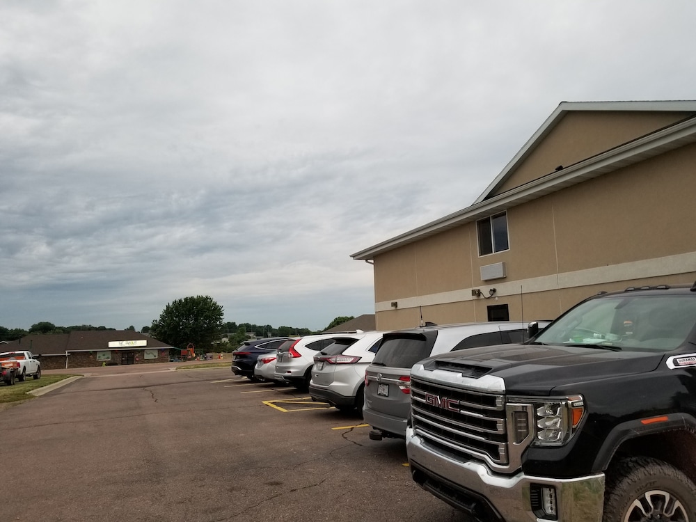 Bilmar Inn & Suites Dell Rapids Near Sioux Falls - photo 229