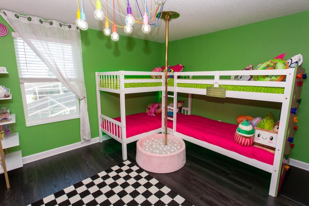 Magical Muggle Mansion Pool & Spa Sleeps 23 - photo 47