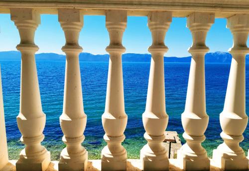 Apartments Vrisak — 4-Star Luxury Hotel in Veliki Drvenik, Croatia