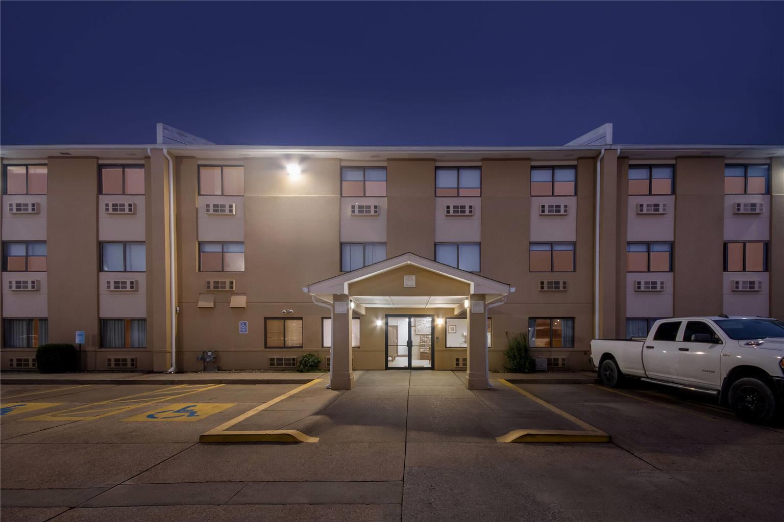 Super 8 by Wyndham Evansville East - photo 5