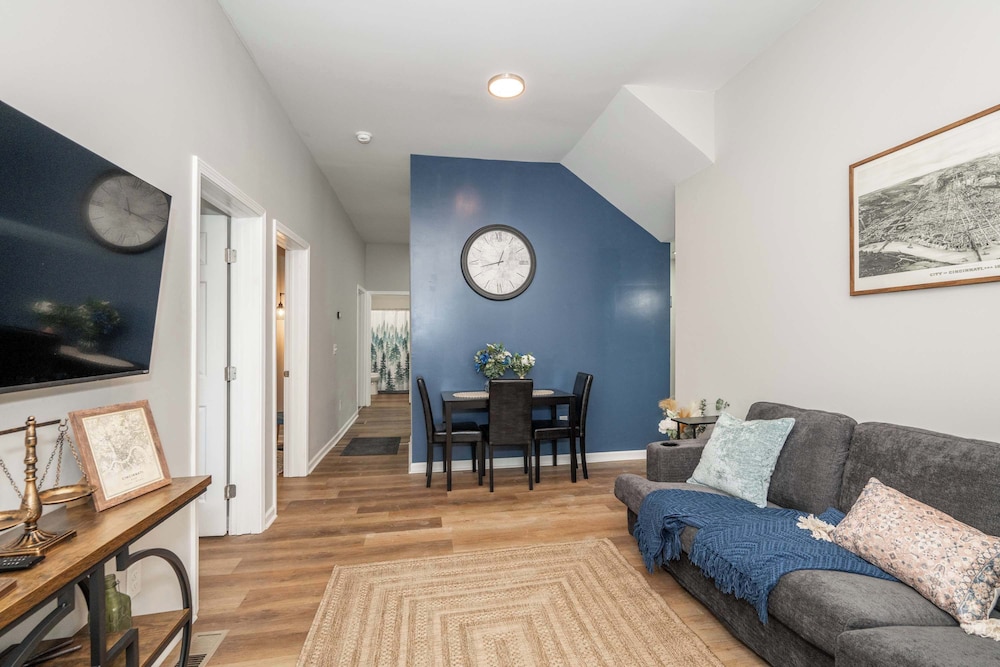 Queen City Retreat 1 Cozy Home for 6 Near Attractions & Restaurants — 4-Star Luxury Hotel in Cincinnati, United States