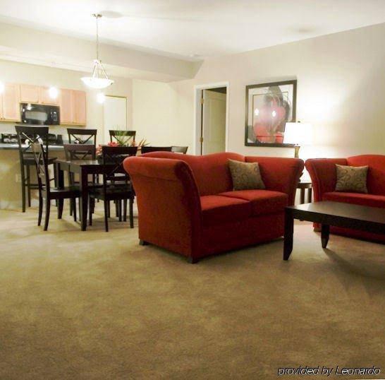 Hotel Suites Of The Market Common - photo 10