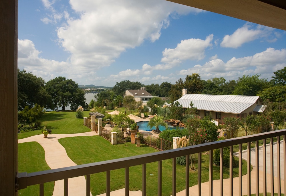 Inn on Lake Granbury a Boutique Hotel - photo 2