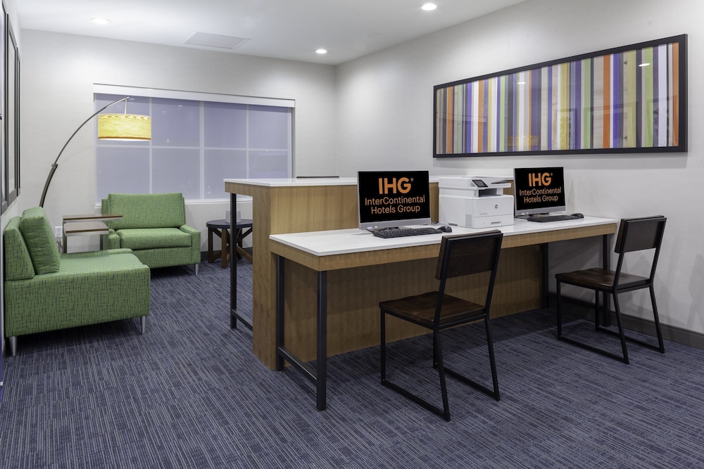 Holiday Inn Express & Suites Phoenix East Gilbert by IHG - photo 32