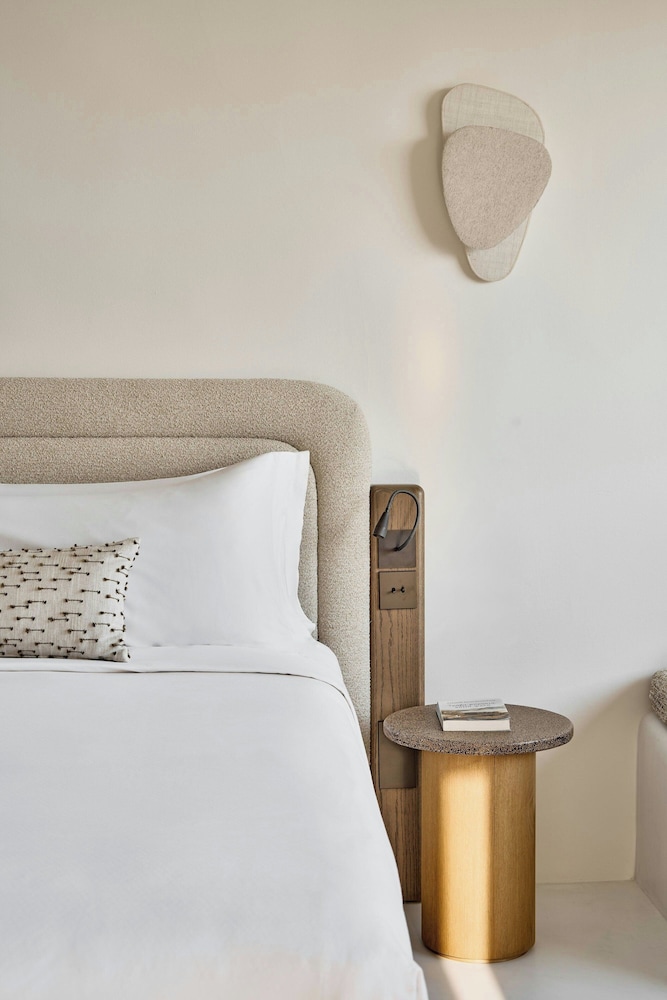 Mystique a Luxury Collection Hotel Santorini — Oia — photo 4