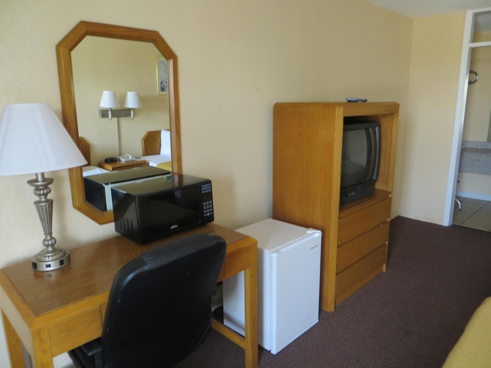 Americourt Extended Stays - photo 17