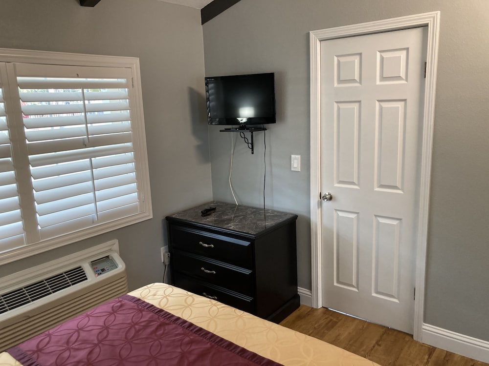 Tri Valley Inn and Suites Pleasanton - photo 17