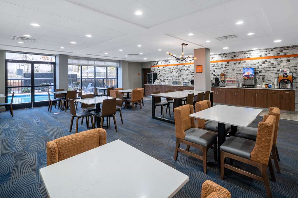 La Quinta Inn & Suites by Wyndham Albany GA - photo 29