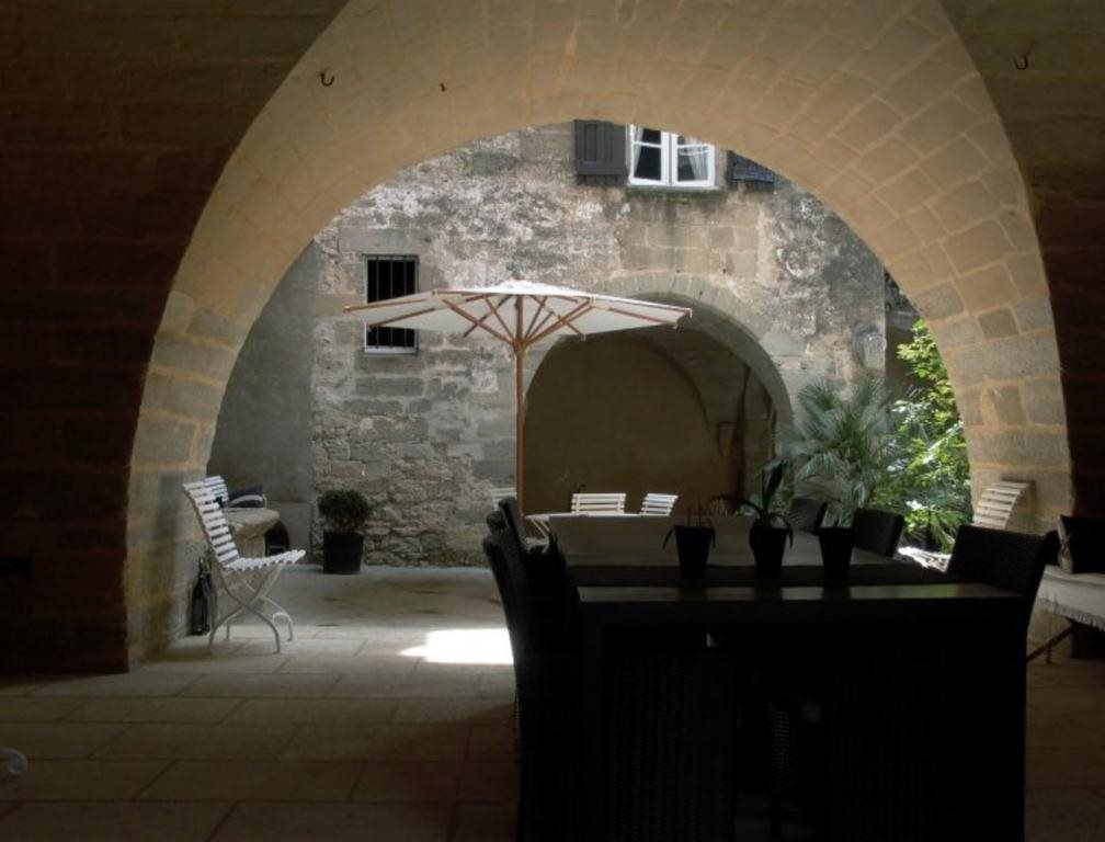 Monte Arena — 4-Star Luxury Hotel in Montaren-Et-Saint-Mediers, France