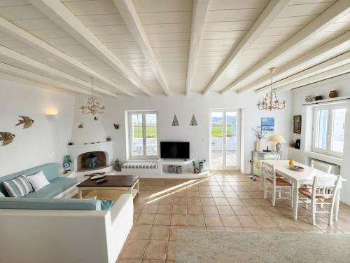Sunny House — 4-Star Luxury Hotel in None, Greece