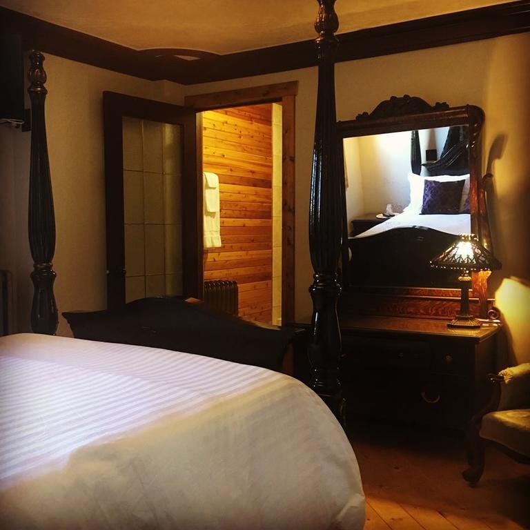 The Cochrane Rockyview Hotel - carbon neutral hotel in Cochrane