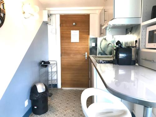 L’astoria 6 Centre Ville Proche Des Thermes Ancien Palace in Vichy, France