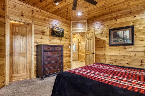 Lazy Bear Lodge Hot Tub Resort Pool WIFI 1089 FREE tickets each paid day Dollywood and More - photo 14