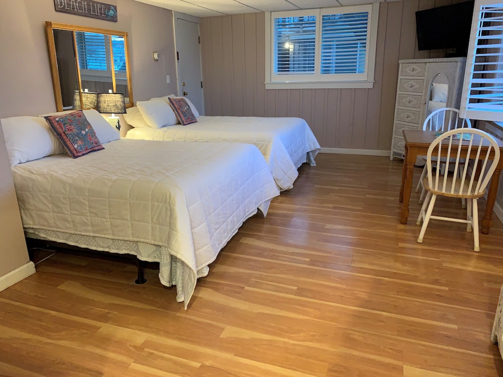 Vineyard Harbor Motel Private Beach - photo 26