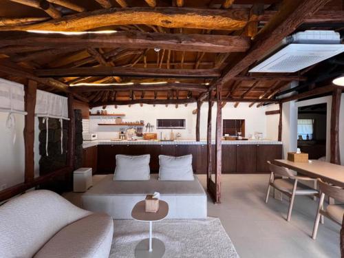 Dazayo Gosan Dodle House — 4-Star Luxury Hotel in Jeju City, South Korea