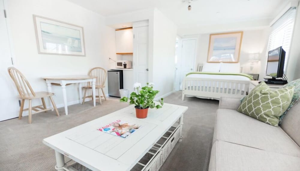 The Inn at Fairfield Beach - photo 82