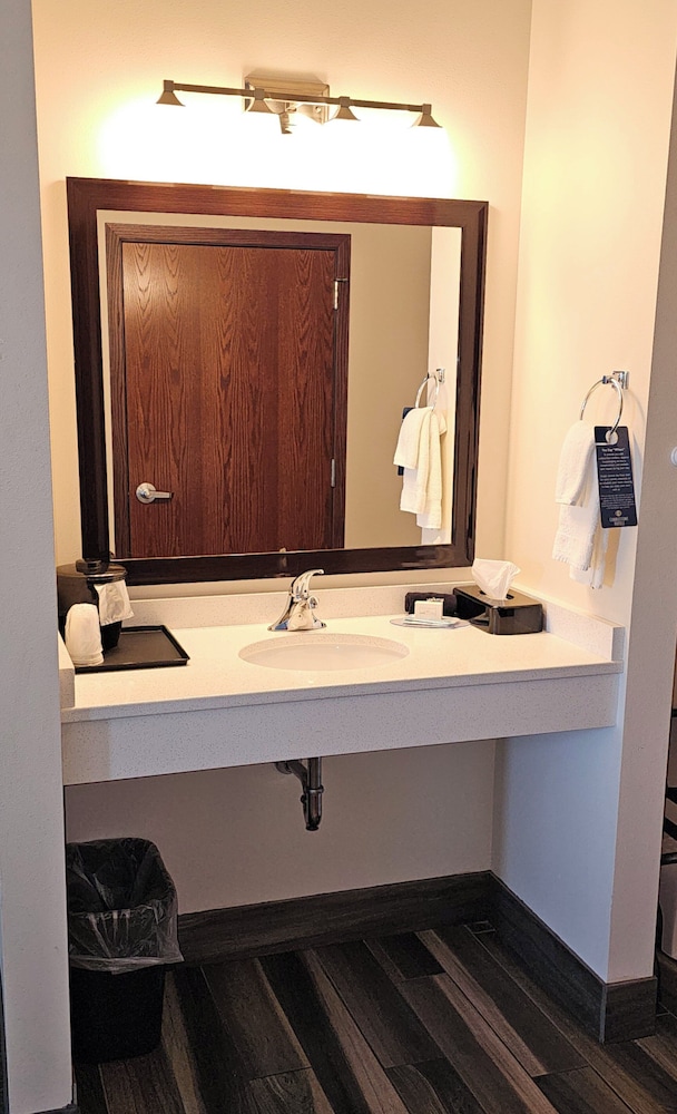 Cobblestone Inn & Suites Manchester - photo 33