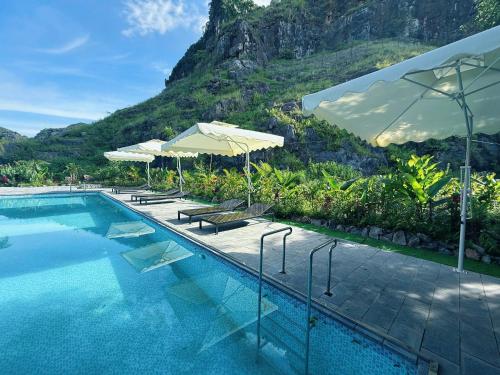 Trang An River Sunshine in Ninh Binh, Vietnam