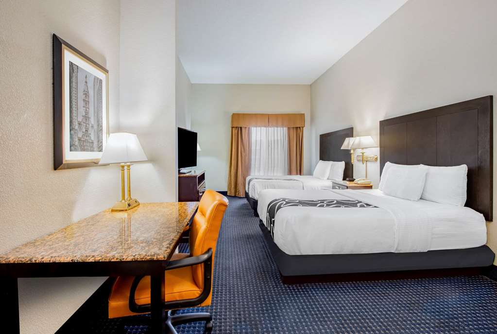 La Quinta Inn & Suites by Wyndham Mt. Laurel Philadelphia - photo 18