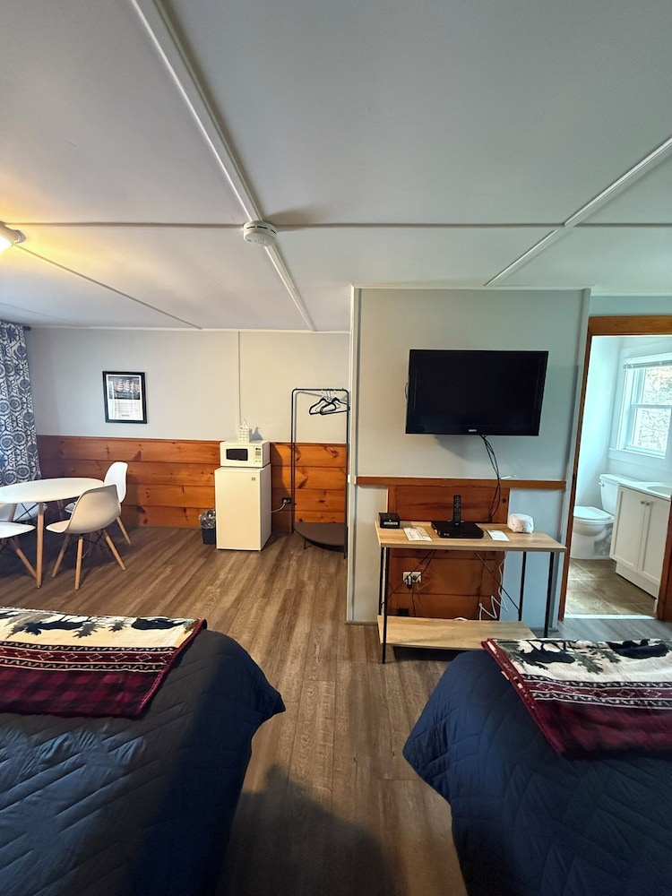 The Yardarm Motel - photo 18