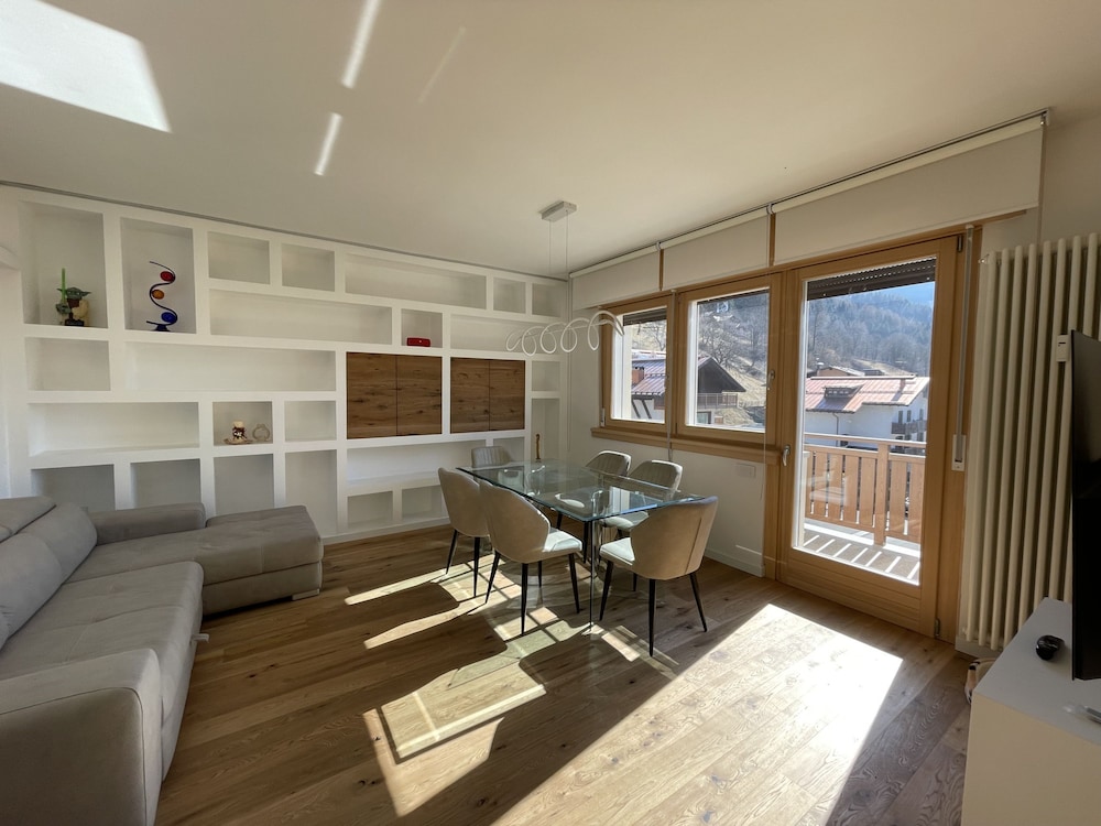 021 Attico Quadrilocale Pinzolo — 4-Star Luxury Hotel in Pinzolo, Italy
