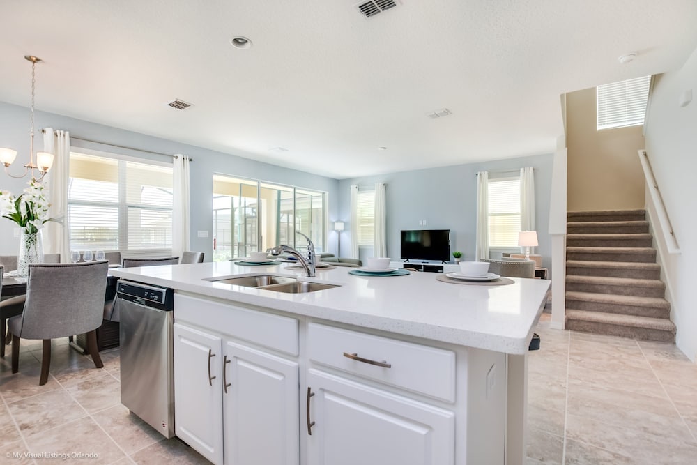 Beautiful 4 Bed With Pool & Spa - photo 51