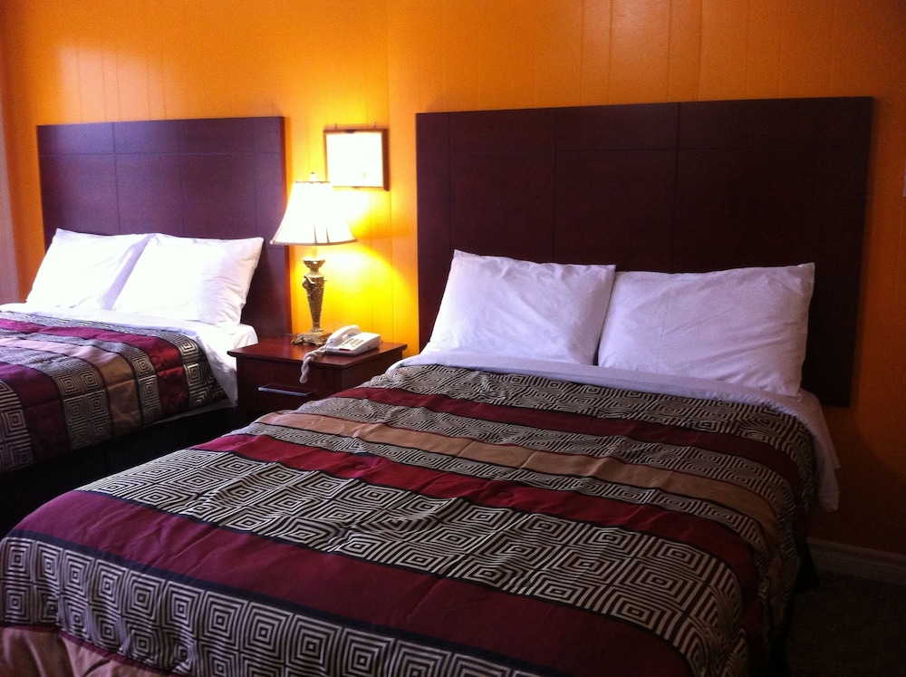 Deep River Motel in Deep River, Canada