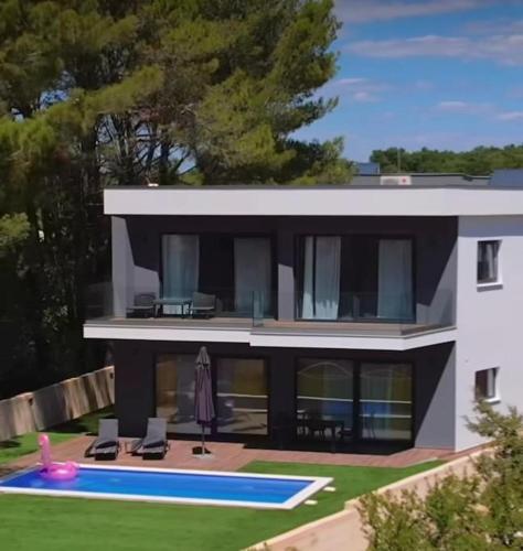 Villa Sara — 4-Star Luxury Hotel in None, Croatia