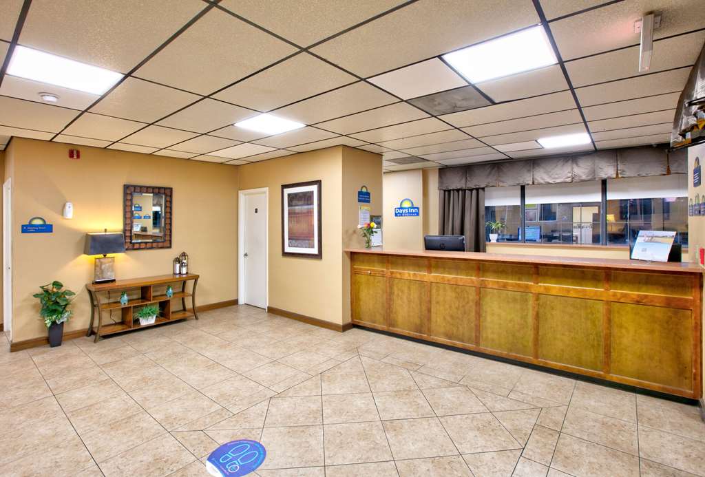 Days Inn by Wyndham Batesville - photo 9