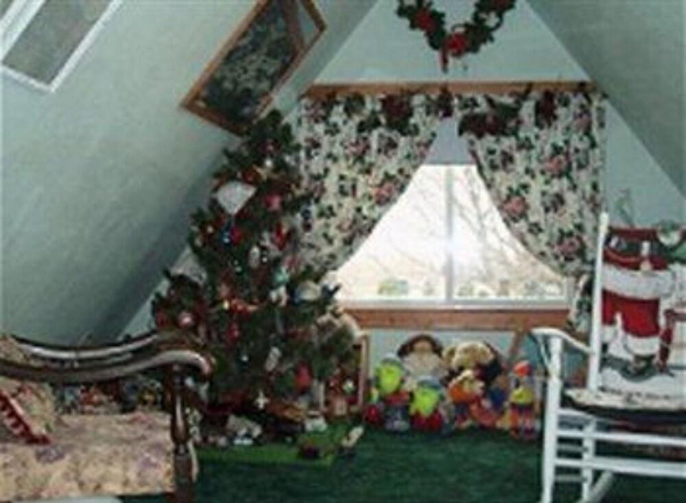 Victorian Lace Bed & Breakfast - photo 12